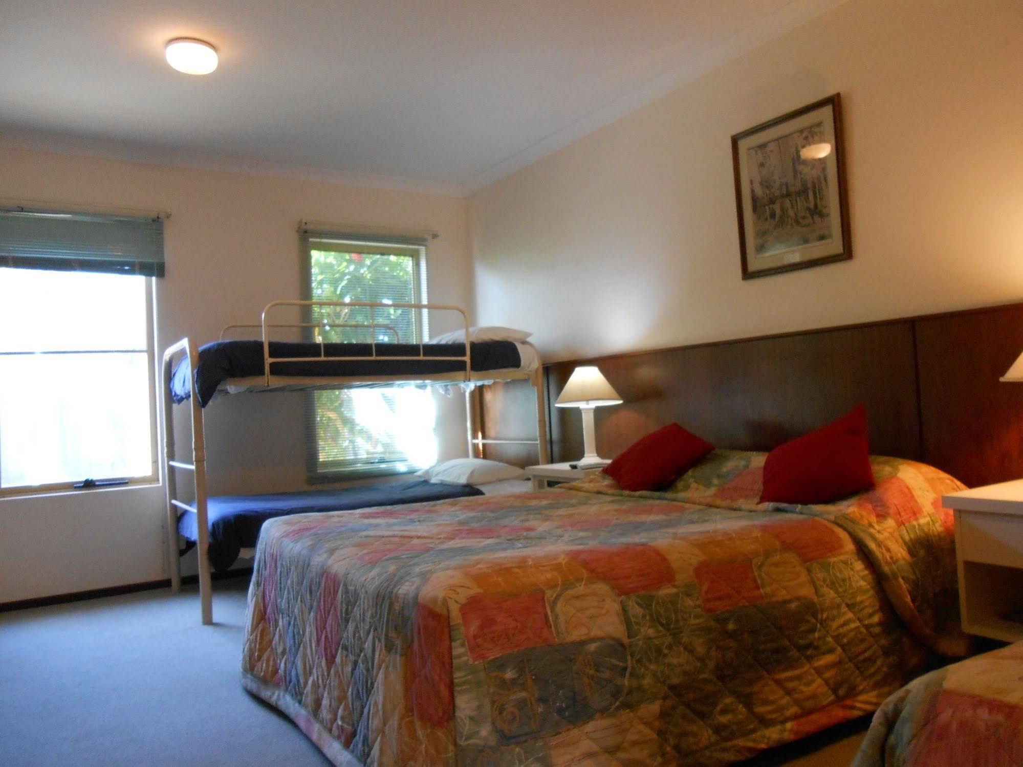 Augusta'S Georgiana Molloy Motel Екстер'єр фото