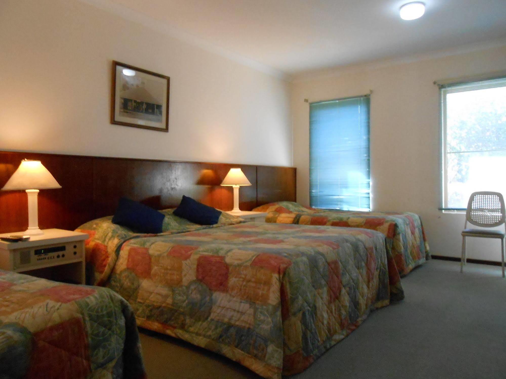 Augusta'S Georgiana Molloy Motel Екстер'єр фото